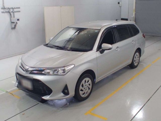 30046 Toyota Corolla fielder NZE164G 2018 г. (CAA Chubu)